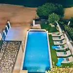 De Luxe Palace Al Nera 2 Swimming Pools At Sea *