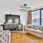 De Luxe Palace Al Nera 2 Swimming Pools At Sea Villa