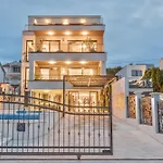 Villa De Luxe Palace Al Nera 2 Swimming Pools At Sea Trogir