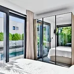De Luxe Palace Al Nera 2 Swimming Pools At Sea *
