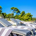 De Luxe Palace Al Nera 2 Swimming Pools At Sea