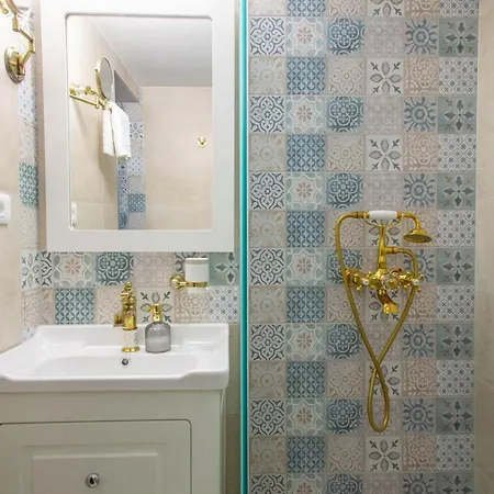 Vila De Luxe Palace Al Nera 2 Swimming Pools At Sea