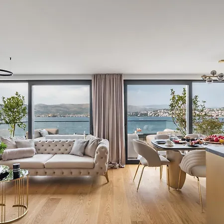 Villa De Luxe Palace Al Nera 2 Swimming Pools At Sea Trogir