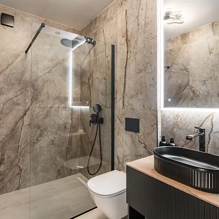 De Luxe Palace Al Nera 2 Swimming Pools At Sea