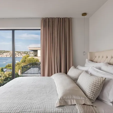 De Luxe Palace Al Nera 2 Swimming Pools At Sea Vila