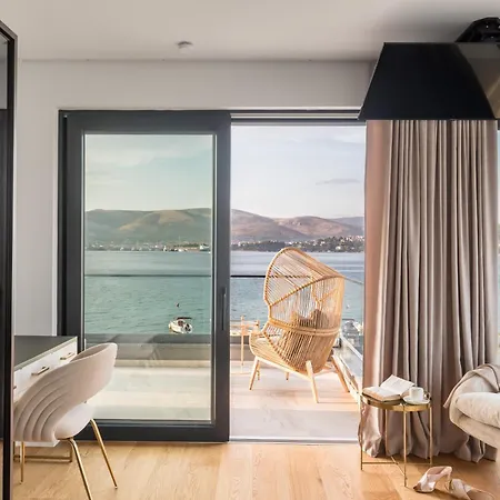 De Luxe Palace Al Nera 2 Swimming Pools At Sea Vila Trogir