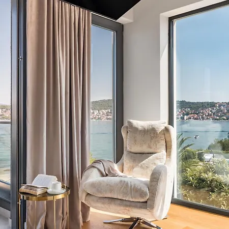 De Luxe Palace Al Nera 2 Swimming Pools At Sea *