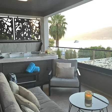 Villa De Luxe Palace Al Nera 2 Swimming Pools At Sea Trogir