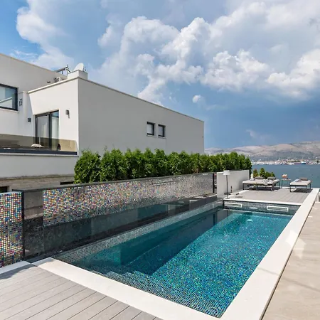 Villa De Luxe Palace Al Nera 2 Swimming Pools At Sea Trogir