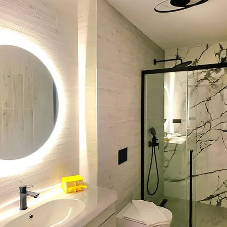 De Luxe Palace Al Nera 2 Swimming Pools At Sea Vila Trogir