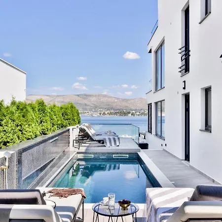 ヴィラ De Luxe Palace Al Nera 2 Swimming Pools At Sea トロギール