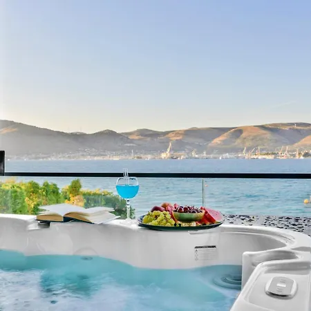 De Luxe Palace Al Nera 2 Swimming Pools At Sea 别墅 特罗吉尔