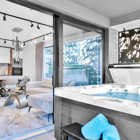 De Luxe Palace Al Nera 2 Swimming Pools At Sea 别墅 *