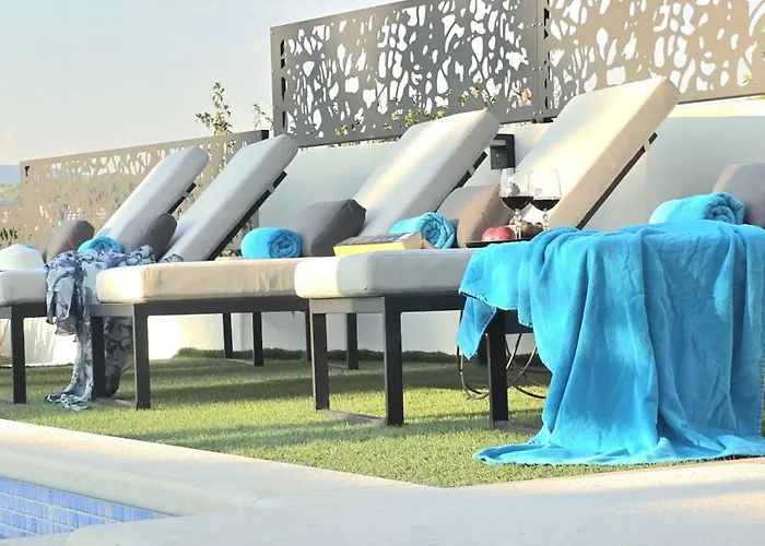 De Luxe Palace Al Nera 2 Swimming Pools At Sea 特罗吉尔