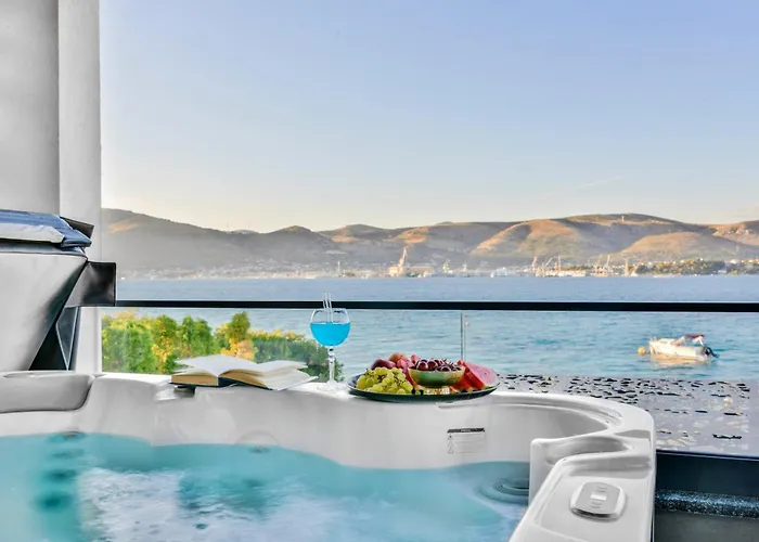 De Luxe Palace Al Nera 2 Swimming Pools At Sea 别墅 特罗吉尔