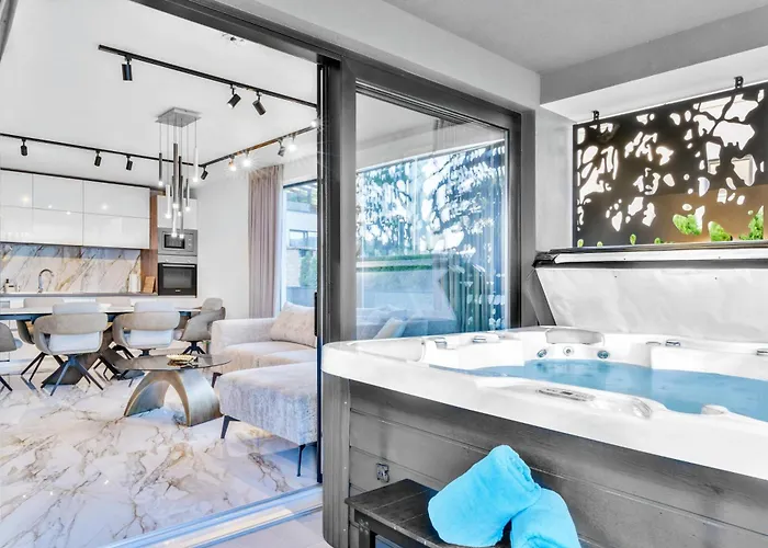 De Luxe Palace Al Nera 2 Swimming Pools At Sea 别墅 *