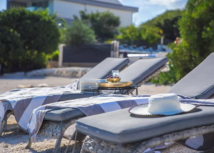 De Luxe Palace Al Nera 2 Swimming Pools At Sea * 特罗吉尔