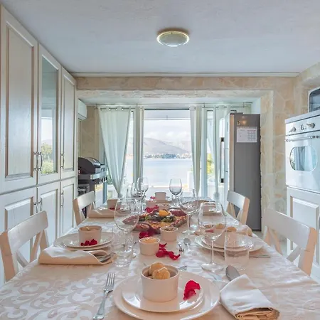 Villa Palace Al Nera Seafront 2 Pools