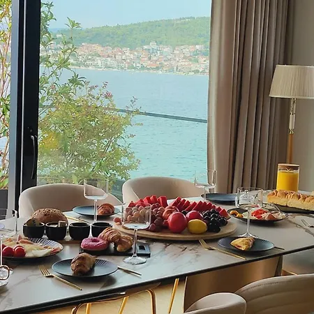 De Luxe Palace Al Nera 2 Swimming Pools At Sea *