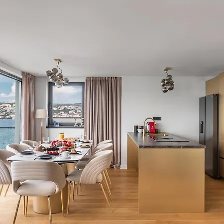 De Luxe Palace Al Nera 2 Swimming Pools At Sea