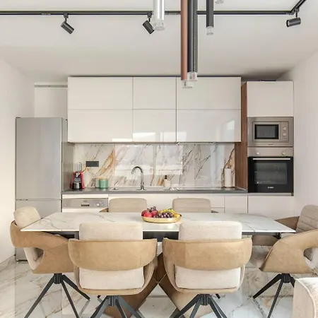 De Luxe Palace Al Nera 2 Swimming Pools At Sea *