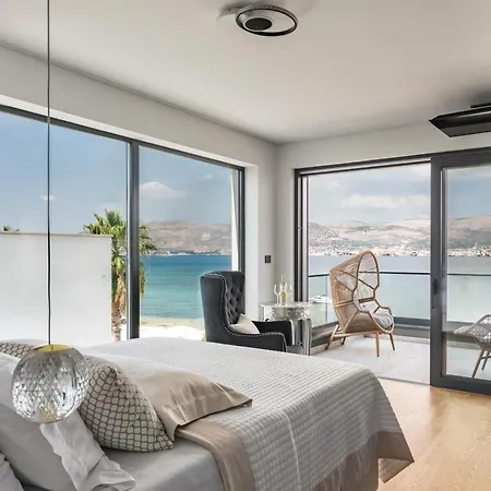 De Luxe Palace Al Nera 2 Swimming Pools At Sea Τρογκίρ