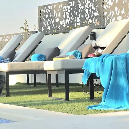 Villa Palace Al Nera Seafront 2 Pools トロギール
