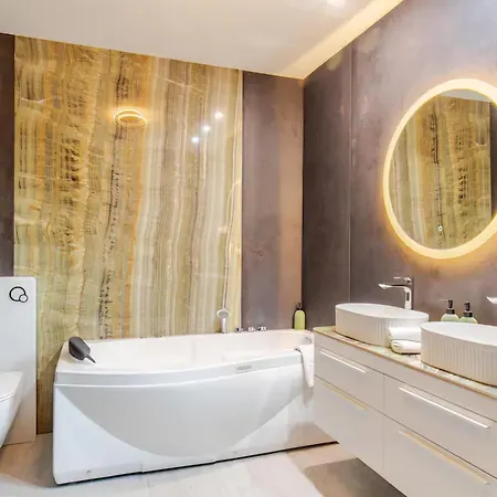 De Luxe Palace Al Nera 2 Swimming Pools At Sea Βίλα