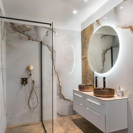 De Luxe Palace Al Nera 2 Swimming Pools At Sea