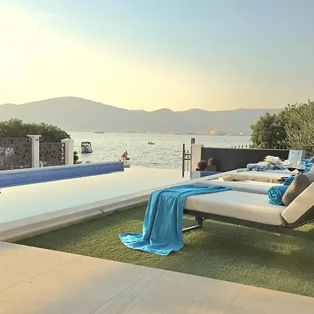 De Luxe Palace Al Nera 2 Swimming Pools At Sea *