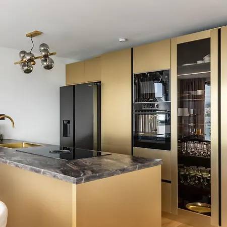 De Luxe Palace Al Nera 2 Swimming Pools At Sea Βίλα