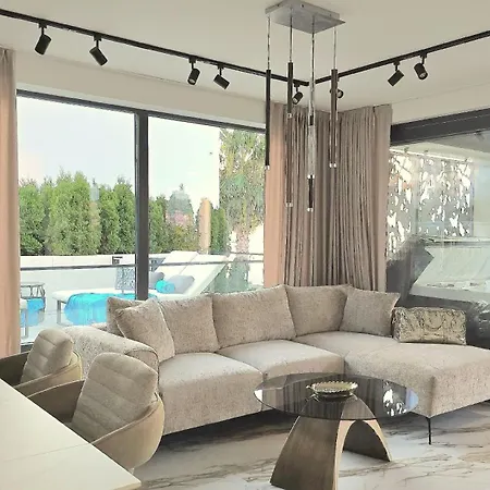 De Luxe Palace Al Nera 2 Swimming Pools At Sea 别墅 *