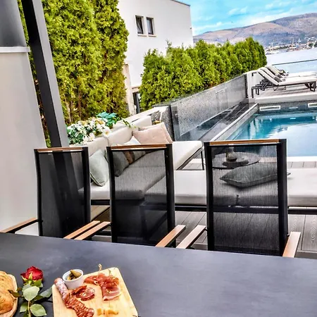 ヴィラ Villa Palace Al Nera Seafront 2 Pools *