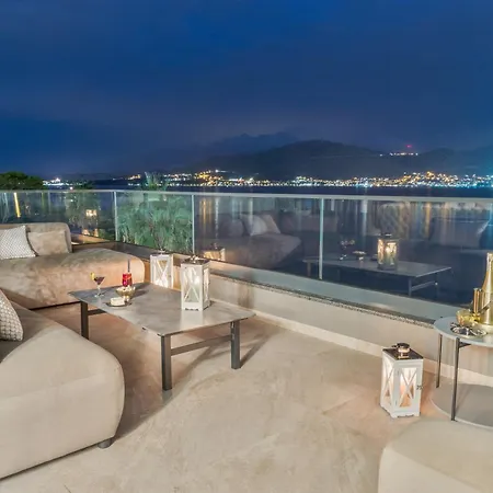 De Luxe Palace Al Nera 2 Swimming Pools At Sea * 特罗吉尔