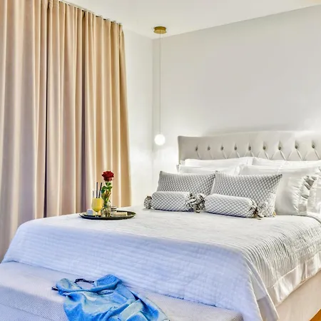 Vila De Luxe Palace Al Nera 2 Swimming Pools At Sea *