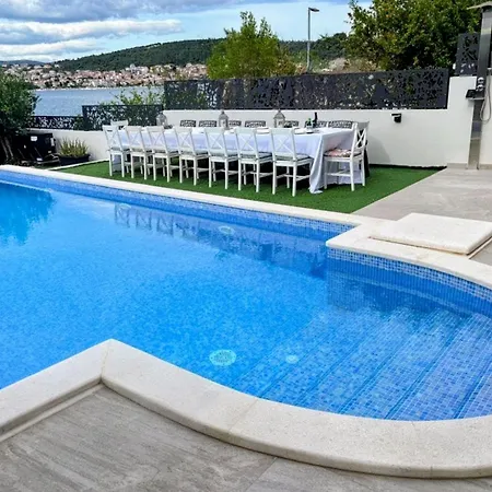 De Luxe Palace Al Nera 2 Swimming Pools At Sea Vila Trogir