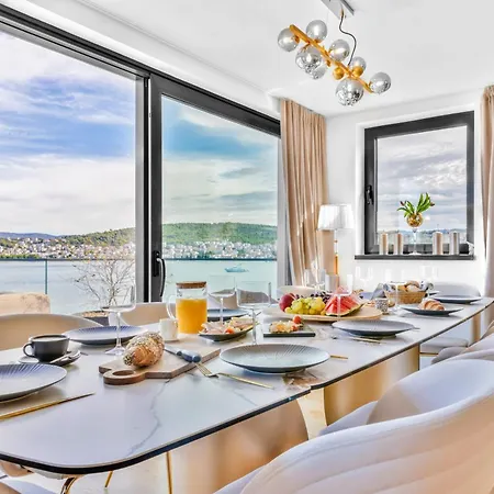 De Luxe Palace Al Nera 2 Swimming Pools At Sea Vila Trogir