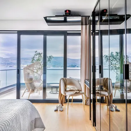 Vila De Luxe Palace Al Nera 2 Swimming Pools At Sea Trogir