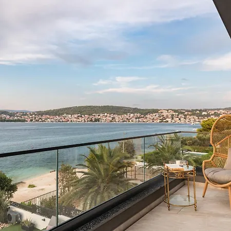 De Luxe Palace Al Nera 2 Swimming Pools At Sea *