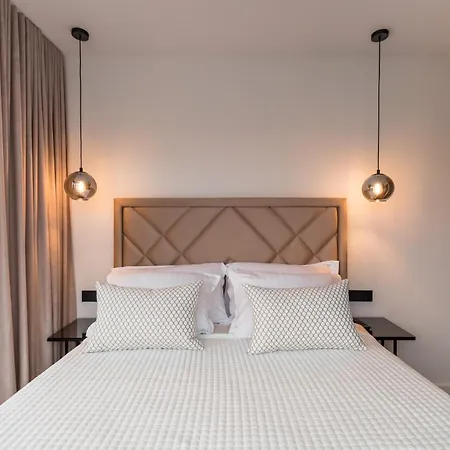 De Luxe Palace Al Nera 2 Swimming Pools At Sea