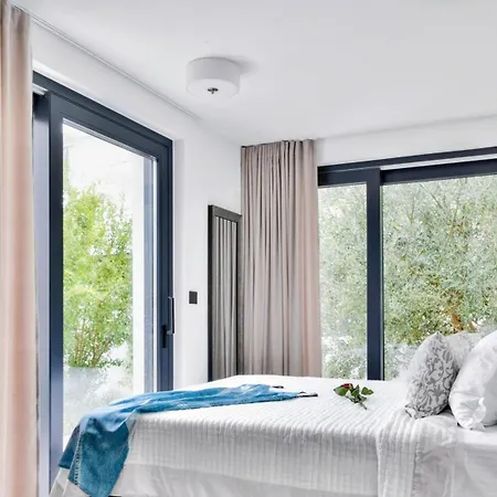 De Luxe Palace Al Nera 2 Swimming Pools At Sea Trogir