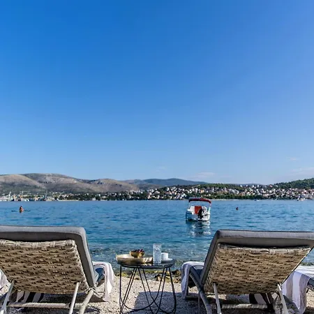 Villa Palace Al Nera Seafront 2 Pools *