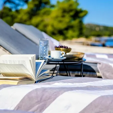 ヴィラ Villa Palace Al Nera Seafront 2 Pools トロギール