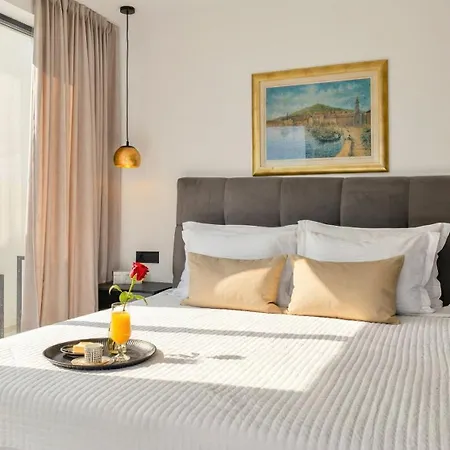 Villa Palace Al Nera Seafront 2 Pools ヴィラ トロギール