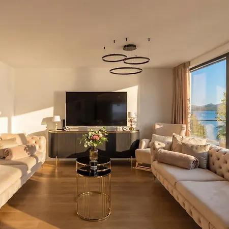 Villa Palace Al Nera Seafront 2 Pools ヴィラ *