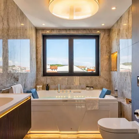 Villa Palace Al Nera Seafront 2 Pools ヴィラ
