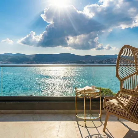 Villa Palace Al Nera Seafront 2 Pools ヴィラ *