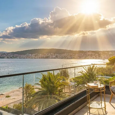 Villa Palace Al Nera Seafront 2 Pools ヴィラ トロギール
