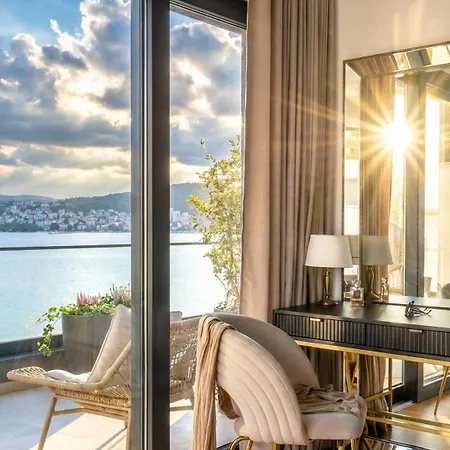 Vila Deluxe Villa Palace Nera Seafront 2 Pools & Spa
