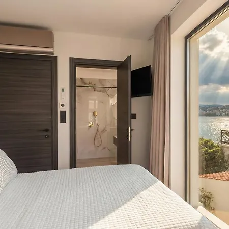 Vila Deluxe Villa Palace Nera Seafront 2 Pools & Spa *